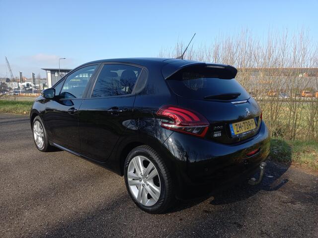Peugeot 208 1.2 PureTech Signature