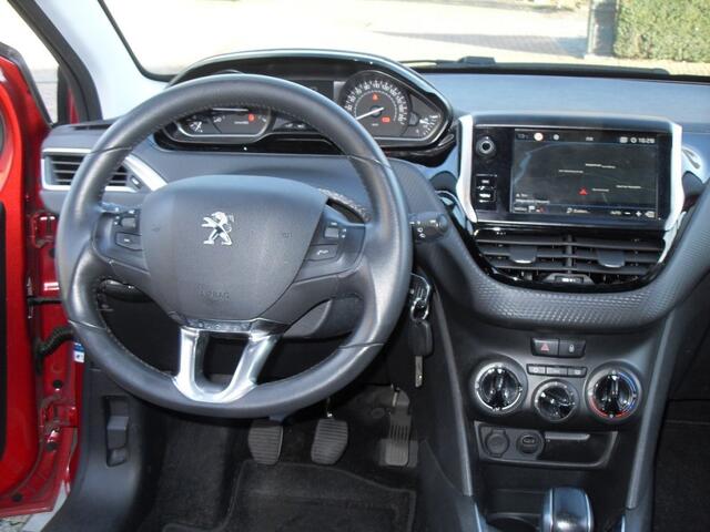 Peugeot 208 1.2 PureTech Signature, 5Drs. Dealer onderouden