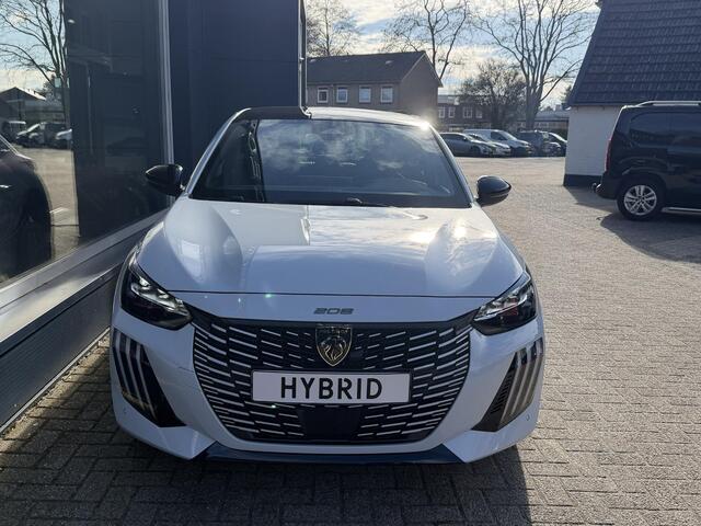 Peugeot 208 1.2 Hybrid 145 e-DCS6 GT Meest Complete Uitvoering! | Panoramadak | Alcantara Stoelen met Verwarming en Massage | Navigatie | Cruise Control | 360 Graden Camera | Full LED Verlichting | 17" Lichtmetalen Velgen | Parkeersensoren V+A |