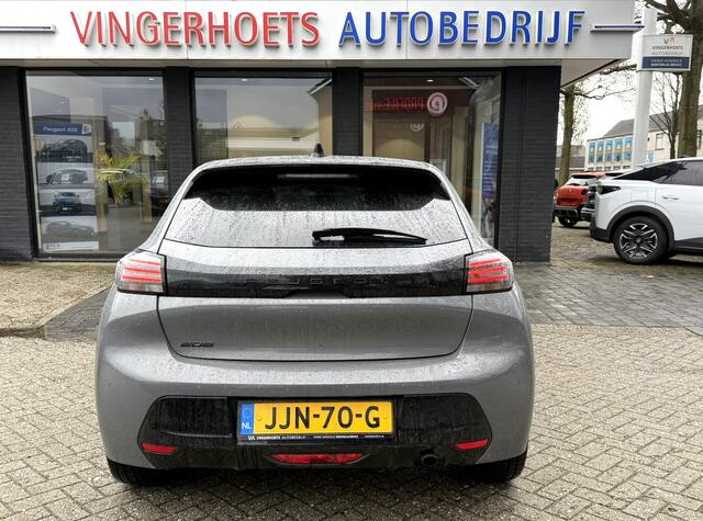 Peugeot 208 Benzine 100 Pk Allure * Spotify en Navigatie via draadloos Apple Carplay / Android Auto * Ook origineel Navigatie Systeem * L.M. Velgen * Parkeersensoren * Climate & Cruise Control * Vingerhoets; Vierde Generatie Eersteklas Service !