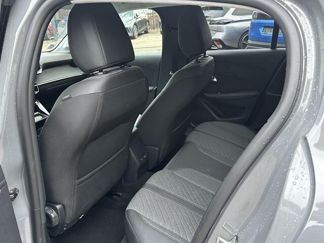 Peugeot 208 Hybrid e-DCS6 Allure RIJKLAARPRIJS | FABRIEKSGARANTIE t/m 03-2027 | TOPSTAAT! | KEYLESS ENTRY | APPLE CARPLAY-ANDROID AUTO| PARKEERSENSOREN VOOR EN ACHTER |