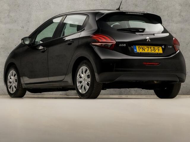 Peugeot 208 1.2 PureTech Sport (APPLE CARPLAY, NAVIGATIE, CRUISE, SPORTSTOELEN, PARKEERSENSOREN, NIEUWE APK, NIEUWSTAAT)