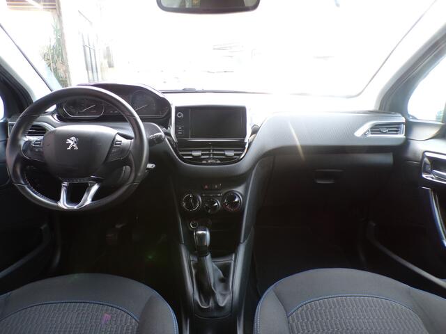 Peugeot 208 1.2 5-Drs PureTech Signature NAVIGATIE,LMV!