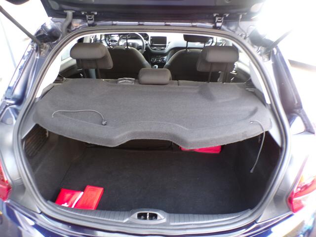 Peugeot 208 1.2 5-Drs PureTech Signature NAVIGATIE,LMV!