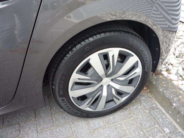 Peugeot 208 1.2 Turbo (100Pk) Active Navi Trekhaak Park. Sens. Géén Afleverk