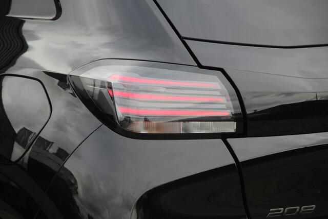 Peugeot 208 1.2 Hybrid 110 e-DCS6 Allure 110Pk Aut | 360 Camera | Navi | Dig. Cockpit | Cruise | Android | Carplay | PDC | Dodehoek detector | LED | LMV16" | Zeer nette