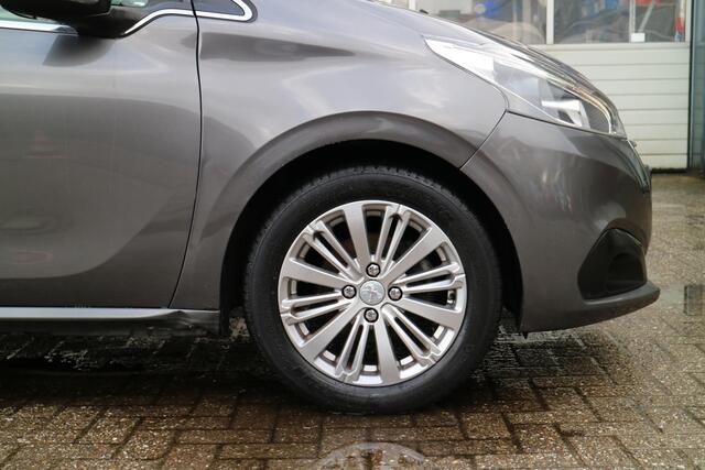 Peugeot 208 1.2 PureTech Allure | Navi | Trekhaak |