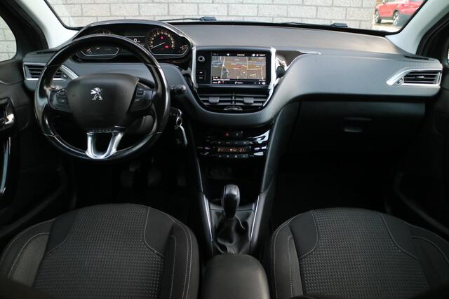Peugeot 208 1.2 PureTech Allure | Navi | Trekhaak |