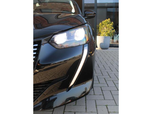 Peugeot 208 1.2 PureTech Active Pack 100-PK EAT8 Automaat, 4 seizoensbanden, Navigatie en Airco