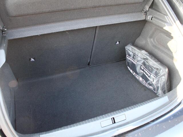 Peugeot 208 1.2 PureTech Active Pack 100-PK EAT8 Automaat, 4 seizoensbanden, Navigatie en Airco