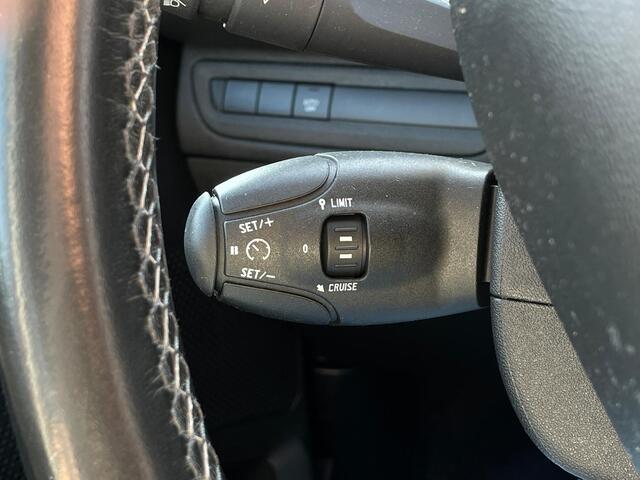 Peugeot 208 1.2 PureTech Allure / Clima / Cruisecontrol / Bluetooth