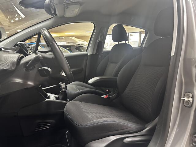 Peugeot 208 1.2 PureTech Signature/ LED Dagrijverl./ Apple+Android/ DAB+/ Airco/ Navi/ Cruise/ Bluetooth/ Multi.LEDER.Stuur/ Elek.Pakket/ Isofix/ PDC Achter.