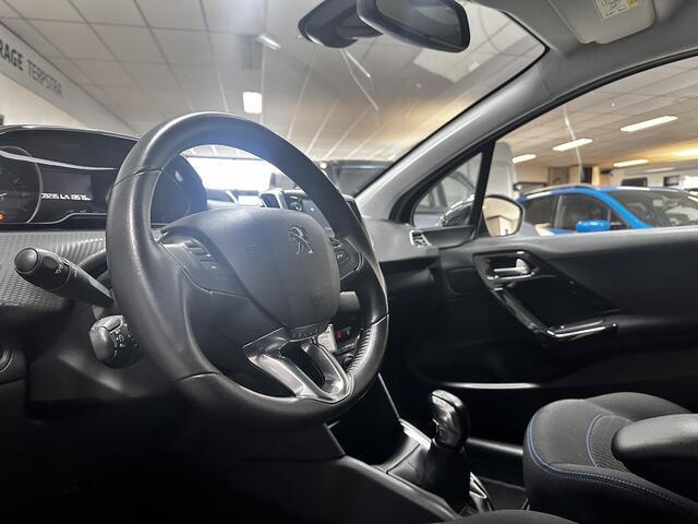 Peugeot 208 1.2 PureTech Signature/ LED Dagrijverl./ Apple+Android/ DAB+/ Airco/ Navi/ Cruise/ Bluetooth/ Multi.LEDER.Stuur/ Elek.Pakket/ Isofix/ PDC Achter.