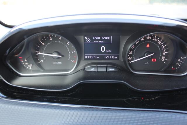 Peugeot 208 1.2 PureTech Allure Clima-Cruise-Navi-Camera-Carplay