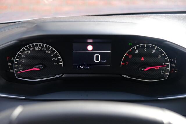 Peugeot 208 1.2 PureTech 100pk Style | App Connect | Climate | Cruise | DAB | PDC