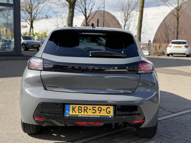 Peugeot 208 1.2 Hybrid 110 e-DCS6 Allure VAN ¤25.900,- NU VOOR SLECHTS ¤22.877,- Uw LENTEVOORDEEL ¤3.023,-FABRIEKSGARANTIE t/m 03-2027 | TOPSTAAT! | KEYLESS ENTRY | APPLE CARPLAY-ANDROID AUTO| PARKEERSENSOREN VOOR EN ACHTER |