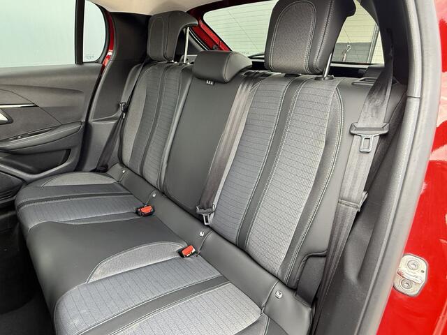 Peugeot 208 Model 2020 1.2 101 PK Blue Lease Allure HALF LEDER | CAMERA | VIRTUAL COCKPIT | CLIMA | NAVI | CRUISE | BLUETOOTH | PDC V+A | LMV 16 INCH | PRIV. GLAS | ISOFIX | MULTIFUNCT. STUUR