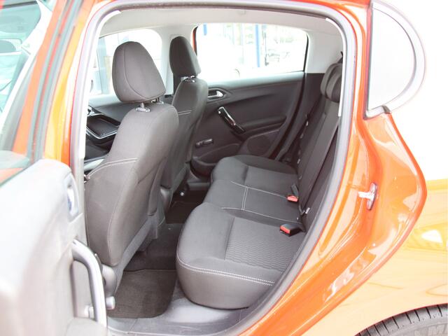 Peugeot 208 1.2 PureTech Blue Lion Carplay, LED, Navigatie, DAB+ Prijspakker!