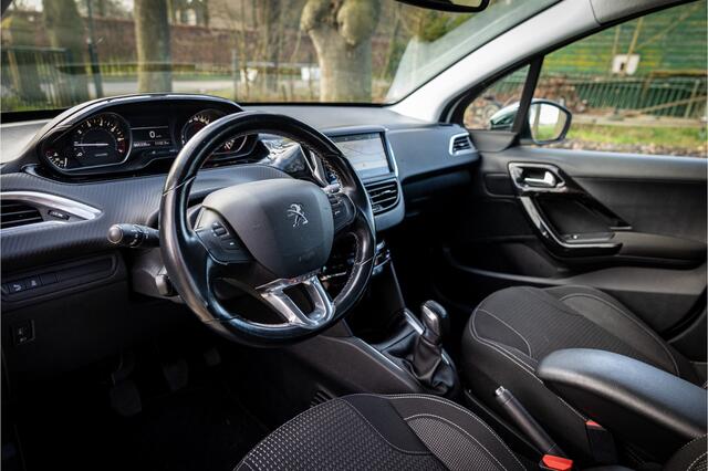 Peugeot 208 1.2 PureTech Allure Parelmoer Camera Navi 16"