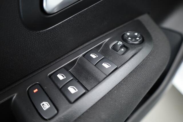 Peugeot 208 1.2 PureTech Allure Pack | Cruise Control | Apple CarPlay & Android Auto | DAB | All Season | PDC + A | Navi