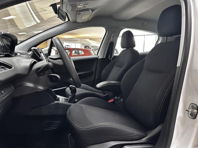 Peugeot 208 1.2 PureTech Blue Lease/ D-Riem verv: 106.000 KM!/ Apple + Android/ Navi/ Airco/ Cruise/ Elke. pakket/ Isofix/ Bluetooth/ Armsteun/ Multi. Stuur/ Mistl./ LED Dagrijverl./ Dakspoiler.