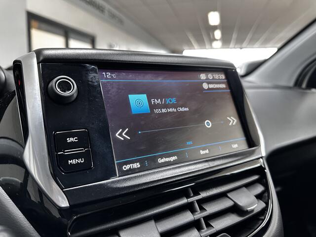 Peugeot 208 1.2 PureTech Blue Lease/ D-Riem verv: 106.000 KM!/ Apple + Android/ Navi/ Airco/ Cruise/ Elke. pakket/ Isofix/ Bluetooth/ Armsteun/ Multi. Stuur/ Mistl./ LED Dagrijverl./ Dakspoiler.