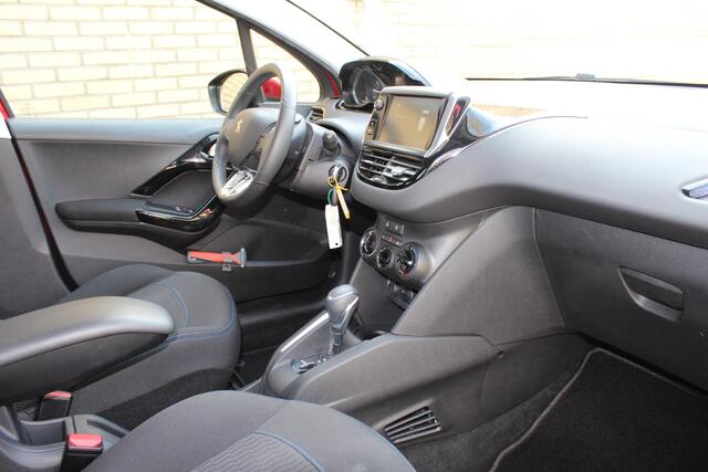 Peugeot 208 1.2 PureTech Signature Automaat