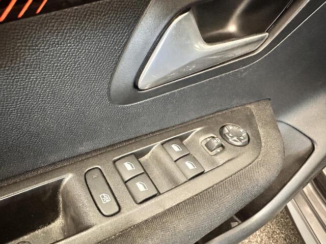 Peugeot 208 1.2 PureTech Active Pack Airco Navi Carplay PDC Achter Full LED Cruise Control 16" LM Velgen Distributieriem reeds vervangen!