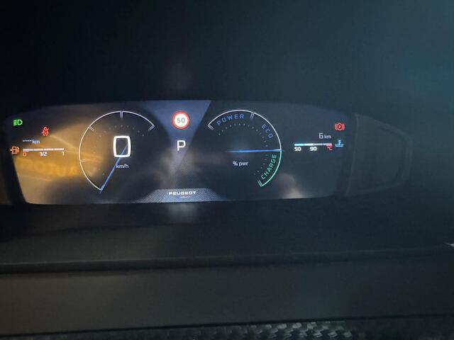 Peugeot 208 Hybrid 145pk e-DCS6 Allure Navigatie LMV Black Edtion Cruise Control Apple Care play