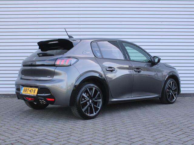 Peugeot 208 1.2 PureTech GT Pack | Stoelverwarming | Pano dak | Camera | Cruise adapt. | Dodehoek detectie | 17" LM | Navi | Clima | Leer/alcantara sportstoelen |