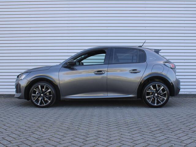 Peugeot 208 1.2 PureTech GT Pack | Stoelverwarming | Pano dak | Camera | Cruise adapt. | Dodehoek detectie | 17" LM | Navi | Clima | Leer/alcantara sportstoelen |