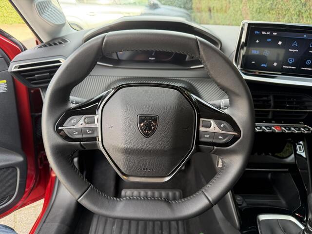 Peugeot 208 1.2 Turbo 100 PK Allure | Bouwjaar 2025 | Navigatie | 360 Graden Camera | LED Verlichting | Climate Control | Dode Hoek Detectie | Voor + Achter Parkeersensoren | 16" Lichtmetalen Velgen |