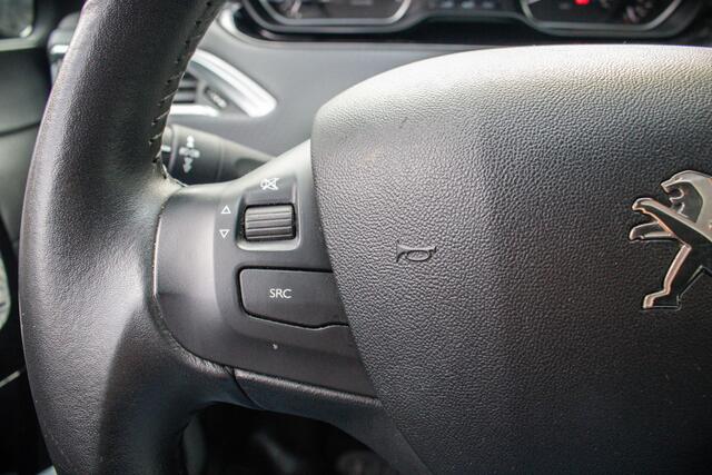 Peugeot 208 1.2 PureTech Signature | Handgeschakeld | Apple Carplay