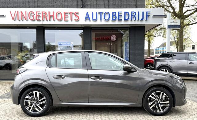 Peugeot 208 100 Pk Benzine Luxe Allure * Navigatie * Climate & Cruise Control * L.M. Velgen * Keyless Start * 1/2 Lederen Interieur * DAB Radio * Parkeersensoren * Vingerhoets; Vierde Generatie Eersteklas Service. Al meer dan 100 jaar een begrip in de Brabantse Kempe