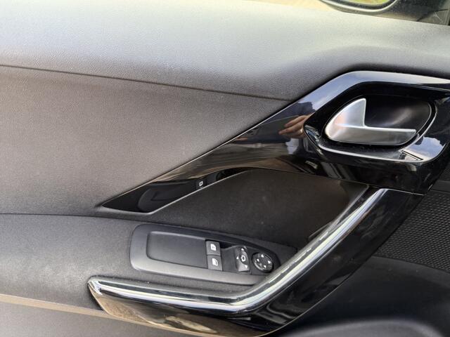 Peugeot 208 1.2 PureT. Signature