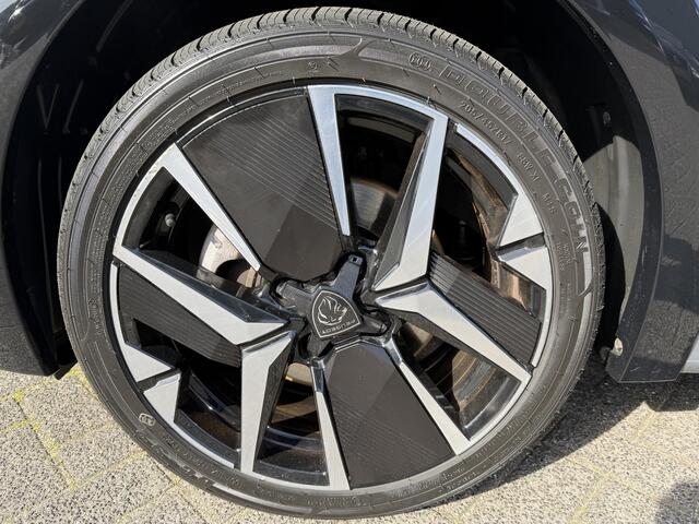 Peugeot 208 100pk GT (Camera - Keyless Entry - Parkeersensoren V+A - LED - Navigatie - Automatische Airco - Draadloos laden - Apple Carplay - 3D Cockpit)