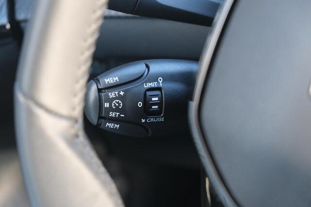 Peugeot 208 1.2 PureTech 100pk Allure | Navi | App Connect | Climate | Cruise | Camera | Dodehoek | PDC