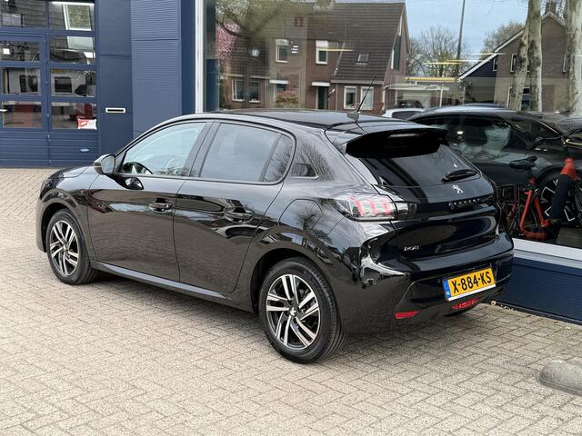 Peugeot 208 1.2 Turbo 100 PK Allure Pack | Zeer Complete Uitvoering | Slechts 20.773 KM | 1e Eigenaar | Keyless Entry | Camera | Adaptieve Cruise Control | Parkeersensoren | Navigatie via Telefoon | Stoelverwarming | Digitaal Dashboard | DAB+ Radio | Apple Carplay | 