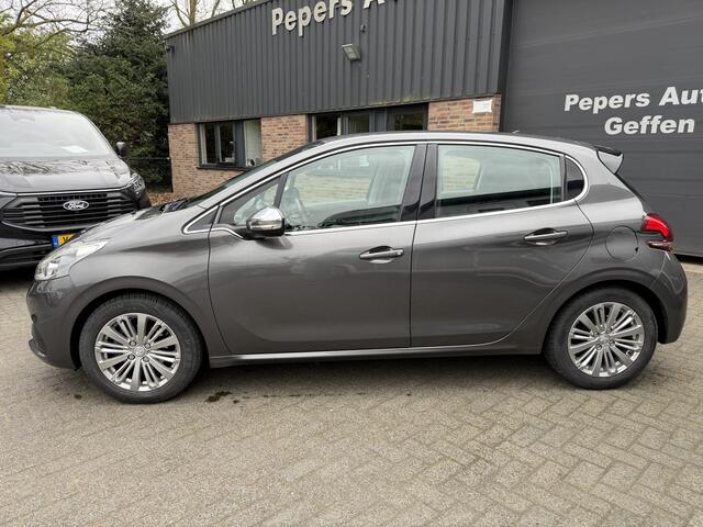 Peugeot 208 1.2 PureTech Allure Carplay Climate / Cruise Control