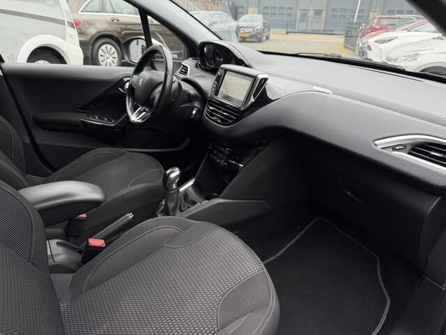 Peugeot 208 1.2 PureTech Allure Carplay Climate / Cruise Control