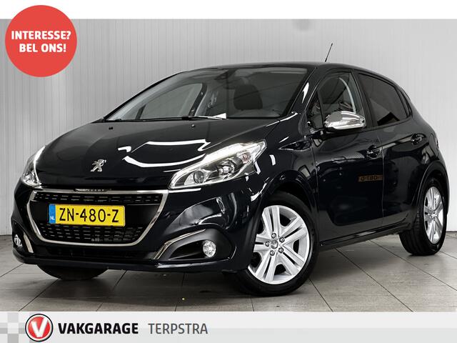 Peugeot 208 1.2 PureTech Signature/ D-Riem verv: 56.000 KM!/ Apple + Android/ DAB+/ Dakspoiler/ Navi/ Extra getint glas/ Airco/ Cruise/ Elek. pakket/ Isofix/ Bluetooth/ Armsteun/ Multi. LEDER. Stuur/ Mistl./ PDC/ LED Dagrijverl