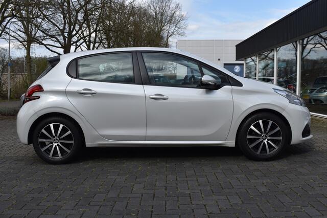 Peugeot 208 1.2 PureTech. Blue Lion NAVI CRUISE PDC CARPLAY