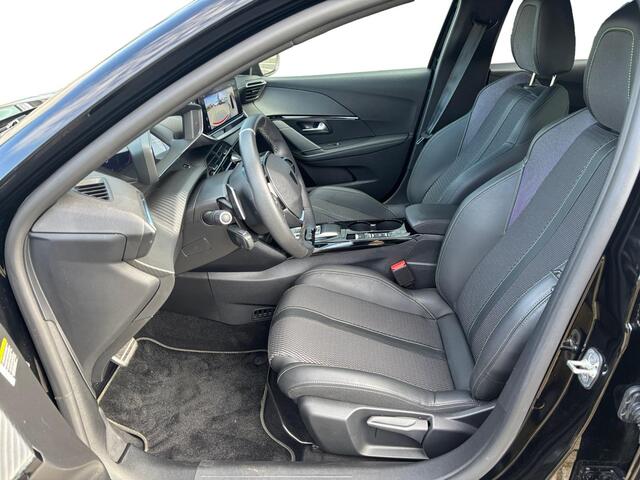 Peugeot 208 GT 1.2 Hybrid 145pk e-DCS6 | KEYLESS ENTRY | DODEHOEKBEW. | NAVI | ADAPTIVE CRUISE | 360° CAMERA | CLIMA | DAB+ | ALL-SEASONBANDEN