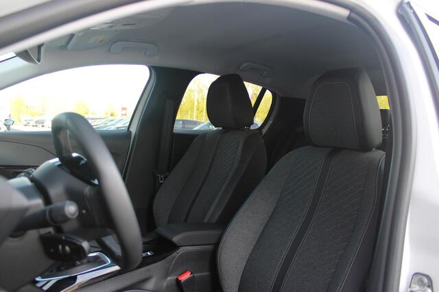 Peugeot 208 1.2 100PK ALLURE | PARKEERSENSOREN VOOR + ACHTER | DRAADLOZE APPLE CARPLAY/ANDROID AUTO | CRUISE CONTROL | DAB+ RADIO | CLIMATE CONTROL | LED KOPLAMPEN | LICHTMETALEN VELGEN 16" |