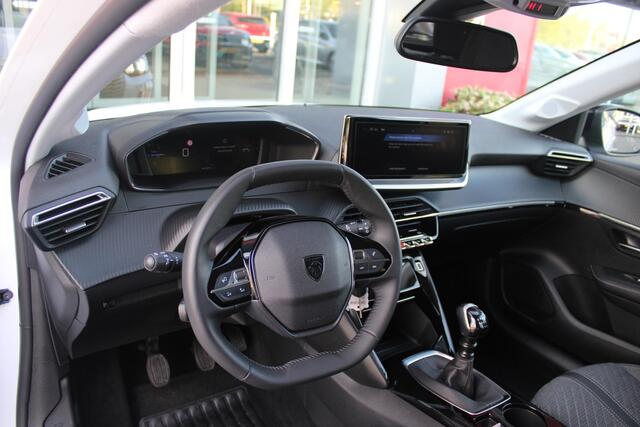 Peugeot 208 1.2 100PK ALLURE | PARKEERSENSOREN VOOR + ACHTER | DRAADLOZE APPLE CARPLAY/ANDROID AUTO | CRUISE CONTROL | DAB+ RADIO | CLIMATE CONTROL | LED KOPLAMPEN | LICHTMETALEN VELGEN 16" |