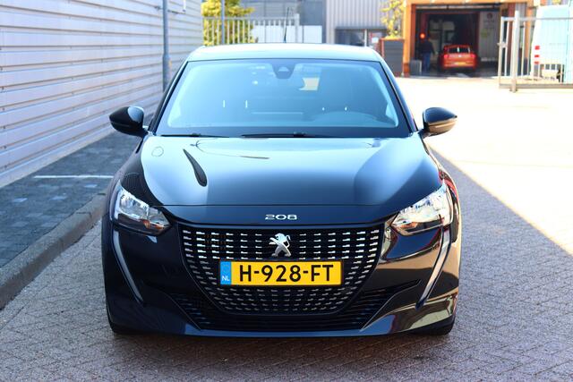 Peugeot 208 1.2 PureTech Blue Lease Allure O.a: Camera, PDC, Carplay, Clima, Navi, Cruise, Etc. All-in prijs!