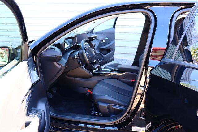 Peugeot 208 1.2 PureTech Blue Lease Allure O.a: Camera, PDC, Carplay, Clima, Navi, Cruise, Etc. All-in prijs!