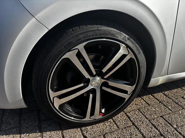 Peugeot 208 1.2 PureTech GT-line Panodak Nap