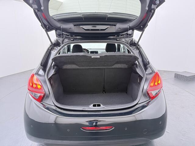 Peugeot 208 1.2 PureTech Signature - Navigatie - Parkeersensoren - Apple Carplay/Android Auto