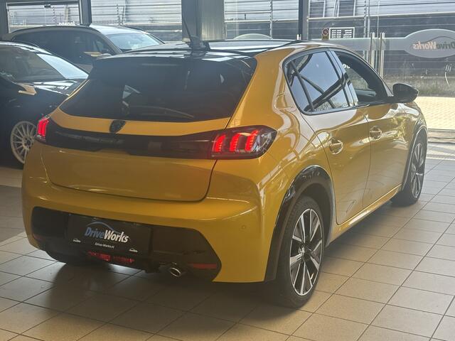 Peugeot 208 1.2 PureTech GT-Line | Carplay | Cruise & Climate control | PDC | Interesse in een bezichtiging of proefrit, bel of app met 06-24282842 / 06-42130156